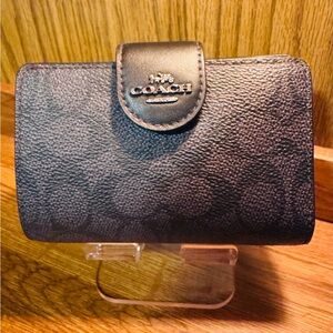 Medium Corner Zip Coach Wallet in Signature Canvas